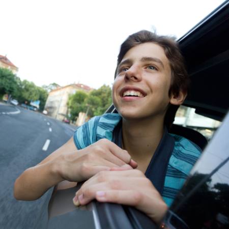 coche, ventana, muchacho, carreteras, sonrisa Grisho - Dreamstime