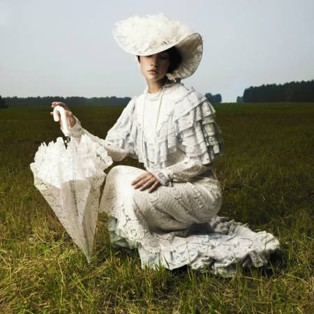 la mujer, viejo, paraguas, blanco, campo, hierba George Mayer - Dreamstime