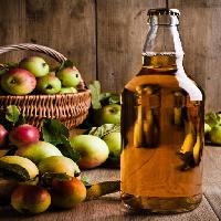 Pixwords La imagen con la botella, las manzanas, cesta, manzana, gorra, líquido, bebida Christopher Elwell (Celwell)