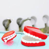 Pixwords La imagen con dientes, rojo, maxilar, pies, dentista Pavel Losevsky - Dreamstime
