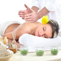 la mujer, terapia, masaje, amarillo, flor Kurhan - Dreamstime