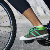 Pixwords La imagen con pie, en bicicleta, pierna, bicicleta, neumáticos, zapato Leonidtit