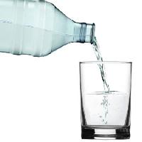 el agua, vidrio, botella Razihusin - Dreamstime
