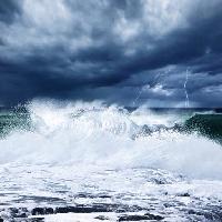 Pixwords La imagen con el agua, tormenta, océano, tiempo, cielo, nubes, relámpagos Anna  Omelchenko (AnnaOmelchenko)